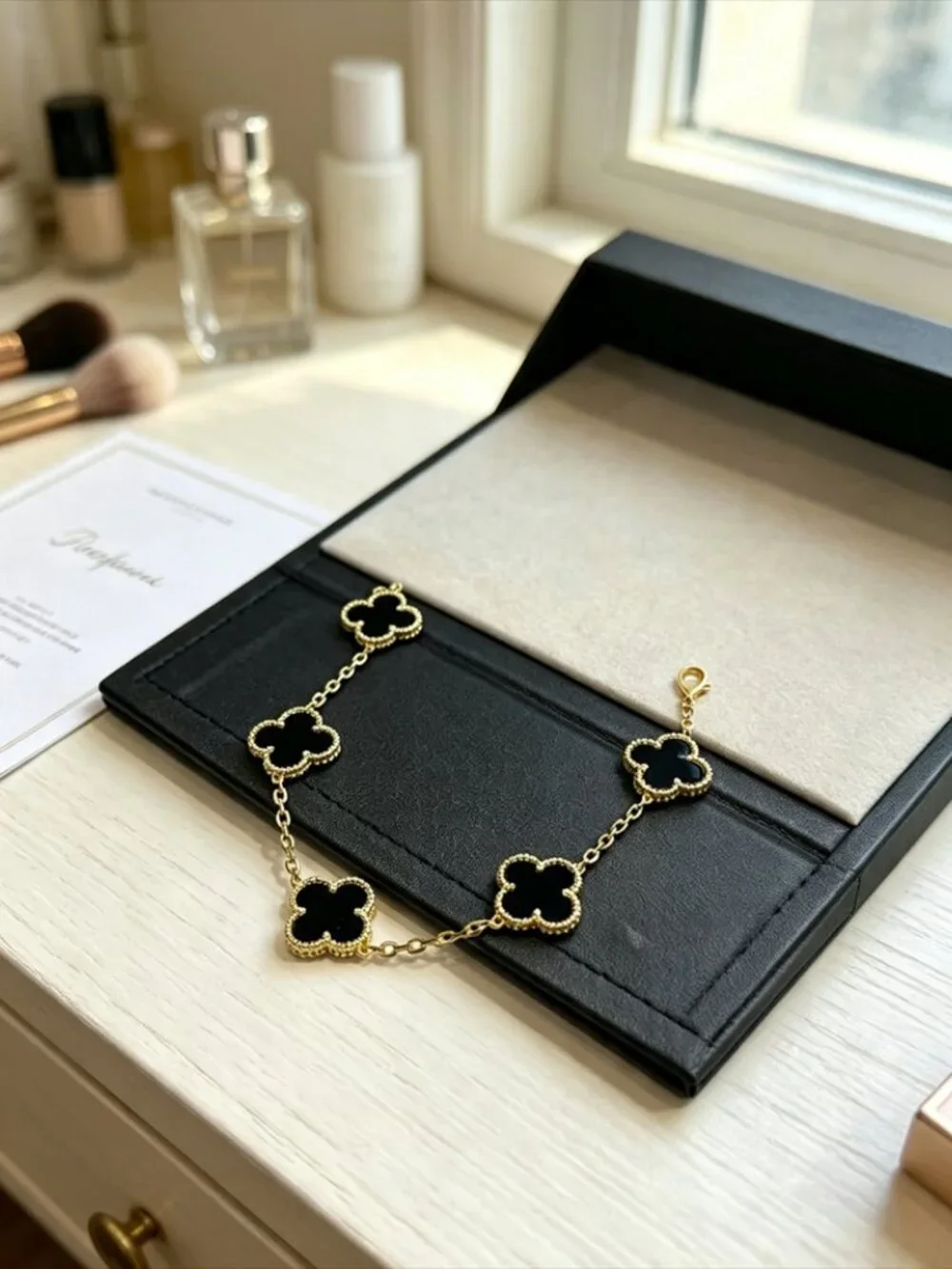 Van Cleef & Arpels. 🖤van cleef